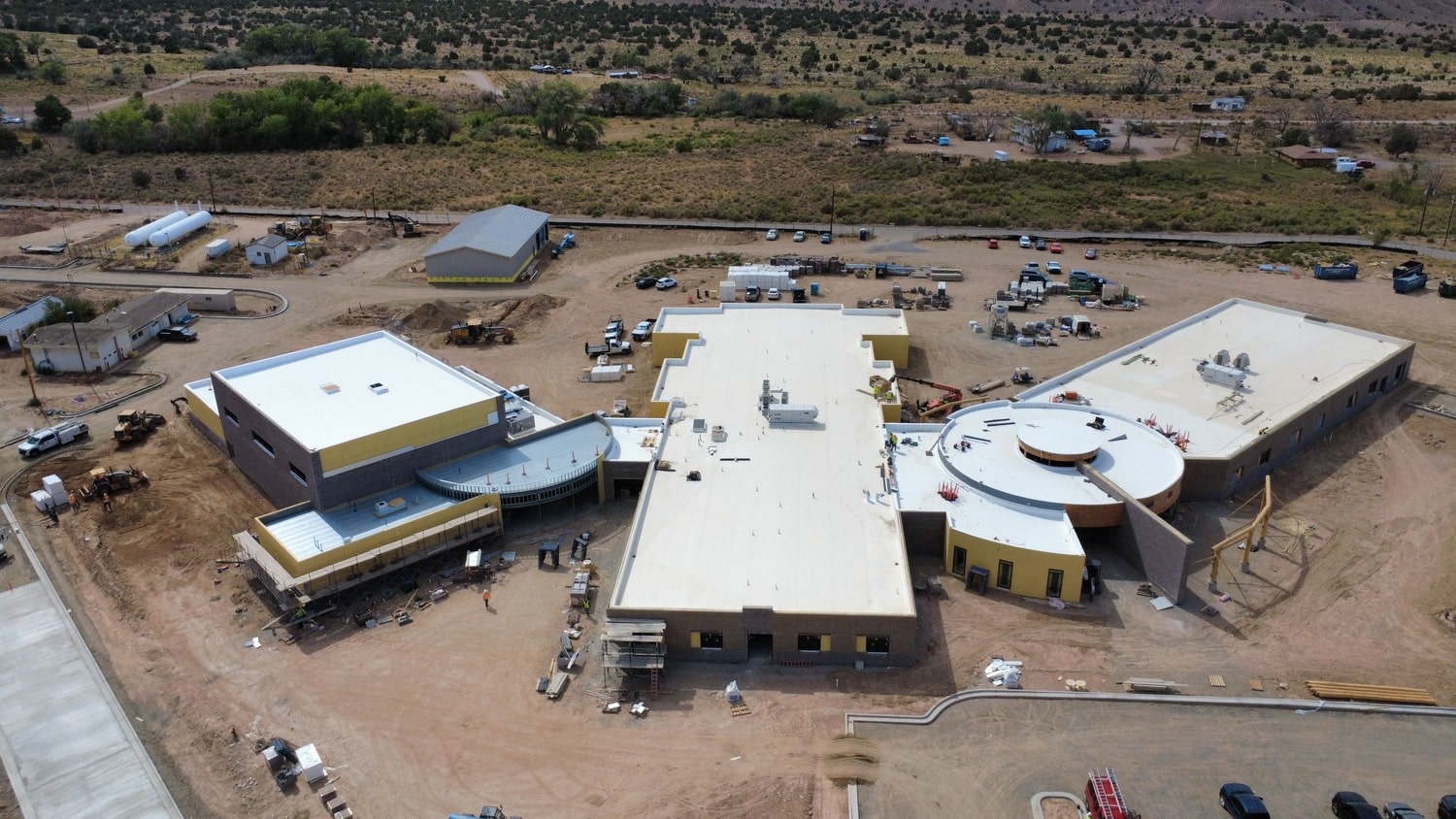 T’iis Nazbas Community School and 20 Quarters Design-Build